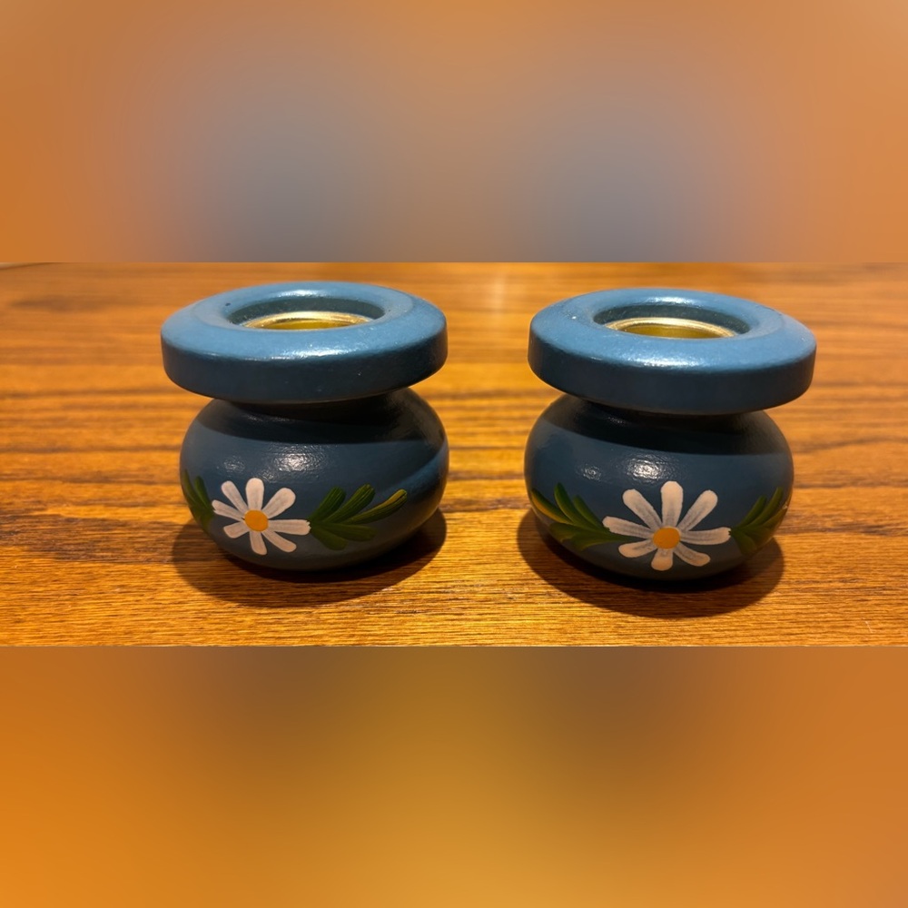 Vintage Hand Painted Daisy Blue Wood Candleholder with Excellent condition